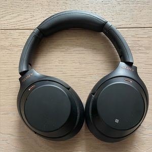 SONY Noise cancelling headphones